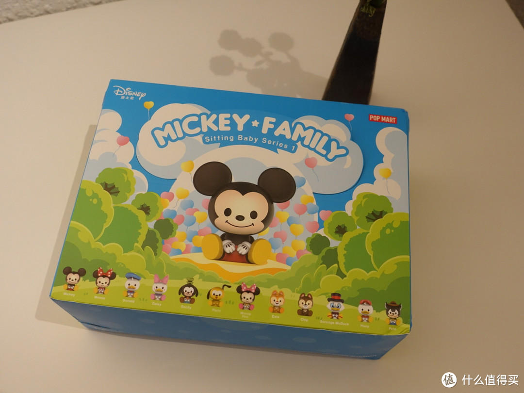 小呆萌排排坐:泡泡玛特迪斯尼米奇家族盲盒公仔开箱体验