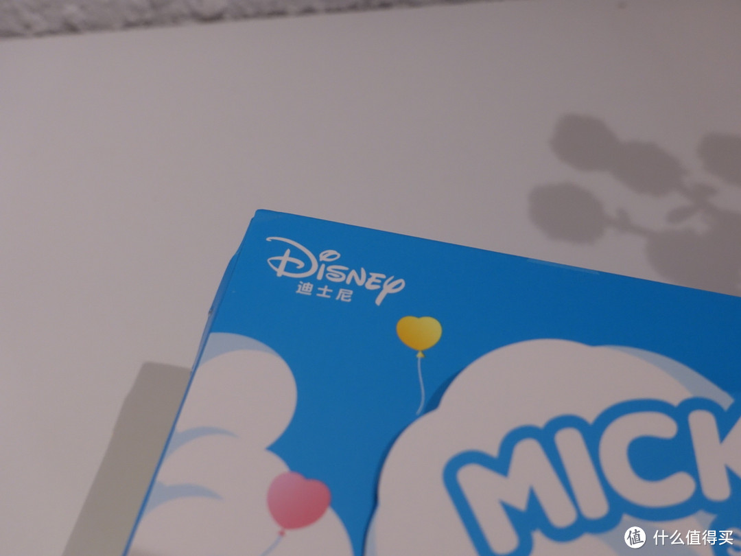 小呆萌排排坐:泡泡玛特迪斯尼米奇家族盲盒公仔开箱体验