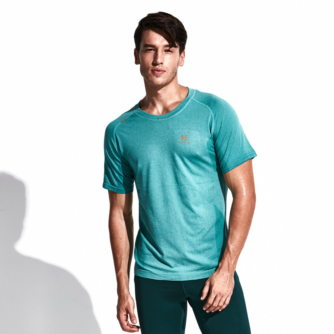 HOTSUIT的LOGO看起来是安德玛的山寨品牌，其实在做衣服上要比很多运动品牌用心！