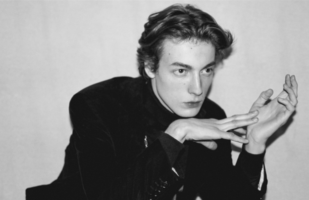 设计师颜值天花板!24岁时尚王子靠才华惊艳众人,绝世美貌在线鲨人