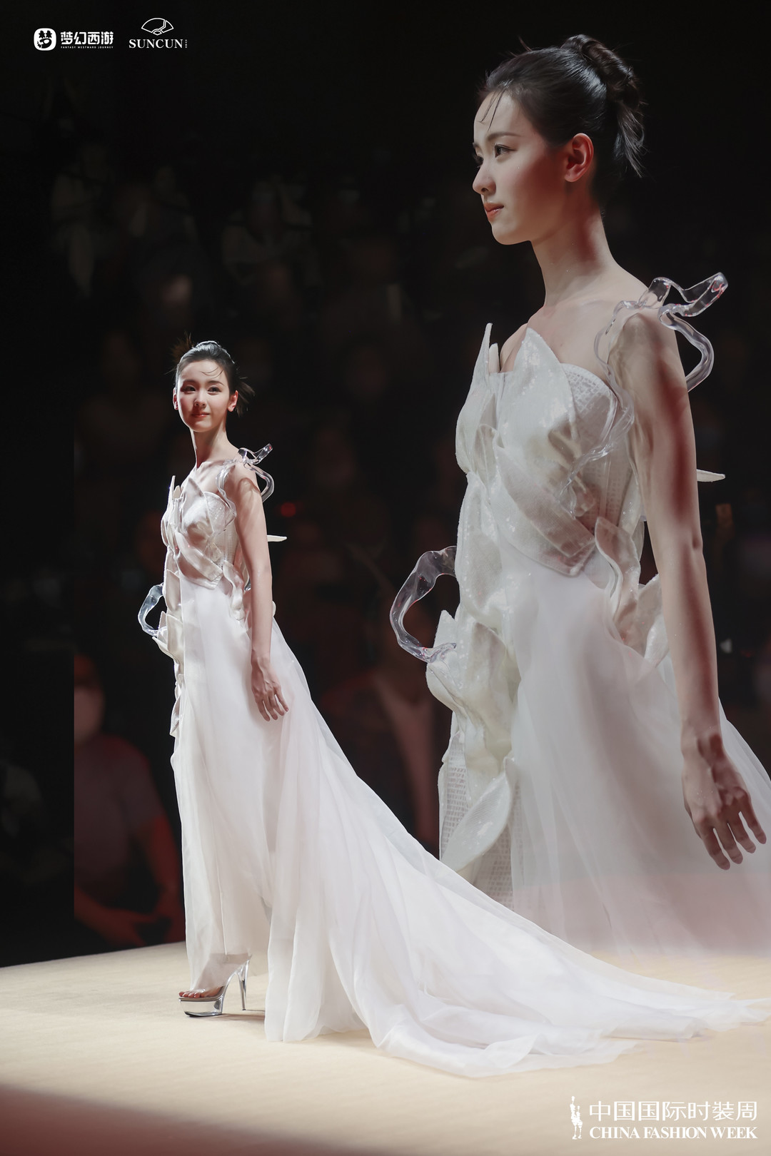 陈都灵开场！花灯舞动烟火灿烂的盛唐繁华在这场大秀中一一呈现